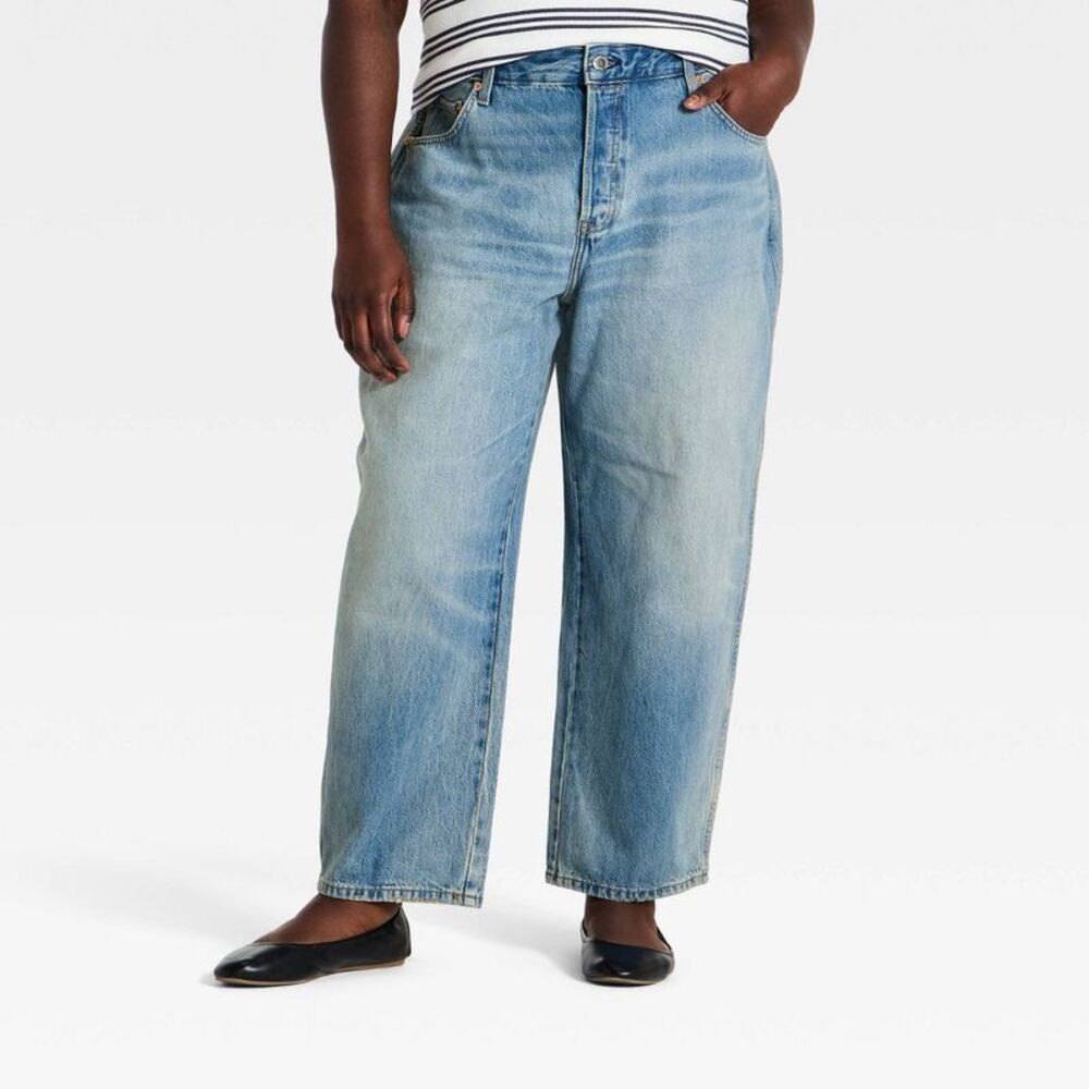 Women's Mid-Rise Boyfriend Jeans - Universal Thread Light Wash 17